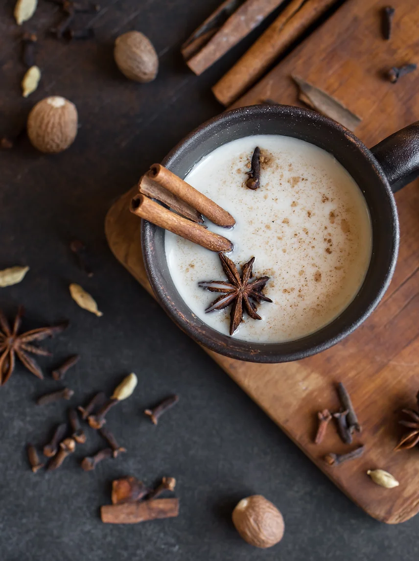 Lait aux épices gourmand avec cannelle et anis étoilé pour le parfum Rêve éveillé